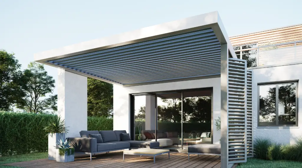 Pergola blanche moderne qui abrite un salon d'été.